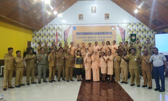 Foto bersama dalam musyawarah DWP Kabupaten Asmat, Senin, 7 November 2022. (Foto: Elgo/Seputrapapua)