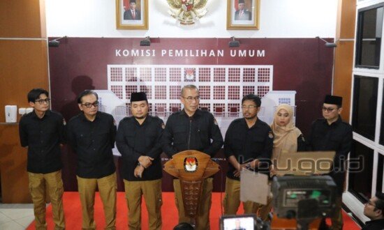 Konferensi Pers KPU RI setelah menetapkan 17 partai politik masuk Pemilu 2024. (Foto: KPU)