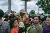 Plt. Bupati Mimika, Johannes Rettob saat bertemu dengan masyarakat yang berbelanja di Bazar Pangan Murah, Senin (19/12/2022). (Foto: Kristin Rejang/Seputarpapua)