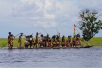 Tarian di atas perahu pada Festival Budaya Sejuta Rawa di Mappi, Senin (5/12/2022)