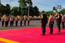 Prosesi Upacara Korps Raport kenaikan pangkat 102 personel Polri di Kabupaten Mimika, Papua Tengah, Sabtu (31/12/2022). (Foto: Saldi/Seputarpapua)