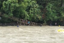Proses pencarian empat anggota TNI-Polri yang hilang akibat terjatuh dari jembatan gantung Sungai Digoel yang putus di Kabupaten Pegunungan Bintang, Papua Pegunungan, Sabtu (28/1/2023). (Foto: Ist)