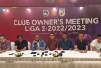Yan Mandenas bersama 14 klub Liga 2. (Foto: Official Persipura)
