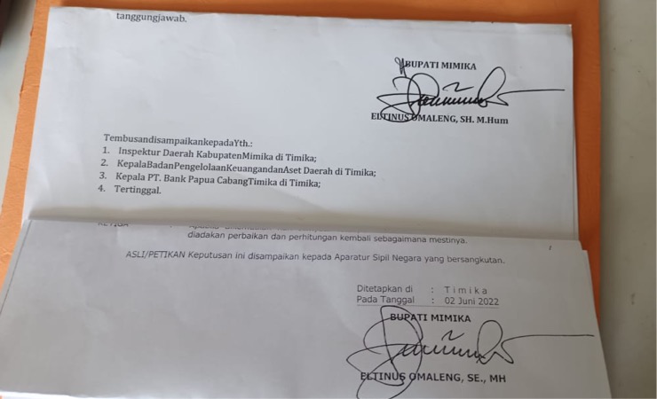 SK Bupati Mimika yang diduga tandatangannya dipalsukan. (Foto: Mujiono/Seputarpapua)