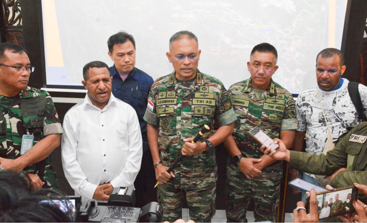 Danrem 172/PWY Brigjen TNI JO Sembiring (tengah). (Foto: Ist)