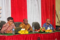 Sekda Asmat Absalom Amiyaram saat menyampaikan sambutan pembukaan pelatihan SAKIP, Selasa (15/1/2023). (Foto: Elgo)
