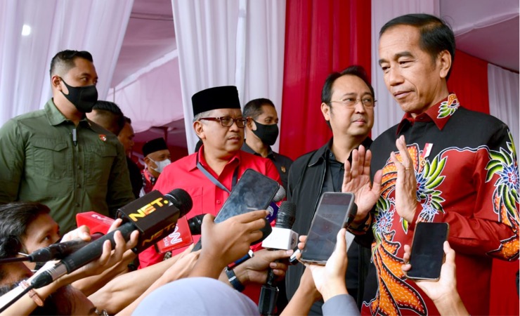 Presiden Joko Widodo menyampaikan keterangan kepada awak media. (Foto: Muchlis Jr - Biro Pers Sekretariat Presiden)