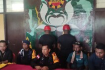Komandan Batalyon D Pelopor Satuan Brimob Polda Papua menyampaikan keterangan kepada wartawan, Kamis (23/2/2023). (Foto: Emanuel/Seputarpapua)