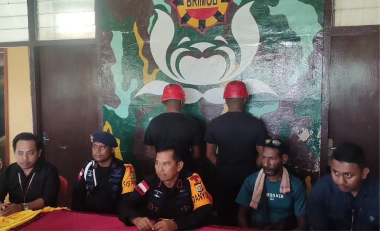 Komandan Batalyon D Pelopor Satuan Brimob Polda Papua menyampaikan keterangan kepada wartawan, Kamis (23/2/2023). (Foto: Emanuel/Seputarpapua)