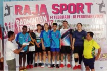 Para juara kejuaraan bulutangkis PBSI Asmat, Minggu (19/2/2023). (Foto: Ist)