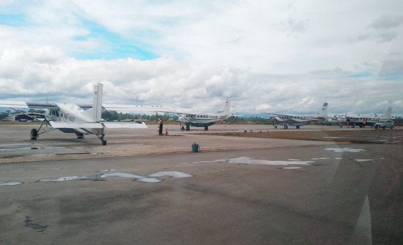 Sejumlah pesawat terpakir di Bandara Mozes Kilangin Timika. (Foto: Dok Seputarpapua)