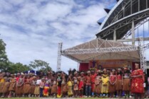 Anak-anak GKI Klasis Mimika saat membawakan pujian dalam Perayaan HUT Pekabaran Injil, Minggu (5/2/2023). (Foto: Kristin Rejang/Seputarpapua)