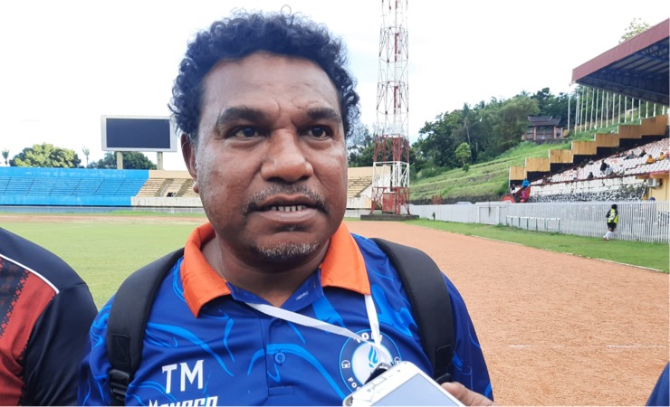Thomas Madjar pelatih sepakbola putra PON Papua. (Foto: Vidi/Seputarpapua)