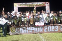 PS Kampung Kayu Batu juara turnamen sepakbola antar kampung Kota Jayapura, Kamis (9/3/2023). (Foto: Vidi/Seputarpapua)