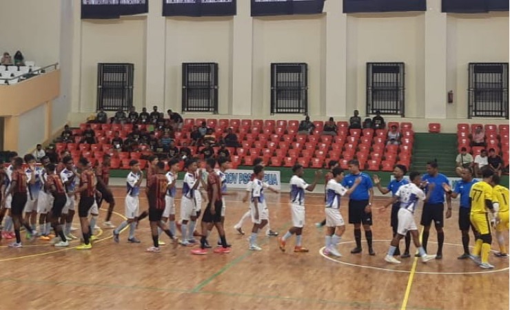 Tim Futsal D'Cupu dari Kota Jayapura melawan Tim Silaga 1704 FC dari Merauke. (Foto: Vidi/Seputarpapua)