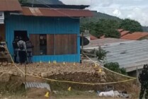 Polres Puncak Jaya melakukan olah TKP penyerangan aparat keamanan saat amankan Salat Tarawih. (Foto: Capture video)
