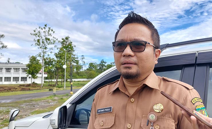 Direktur RSUD Mimika dr. Antonius Pasulu saat ditemui wartawan di kantor Pusat Pemerintahan Kabupaten Mimika, Senin (20/3/2023) (Foto: Fachruddin Aji/Seputarpapua)