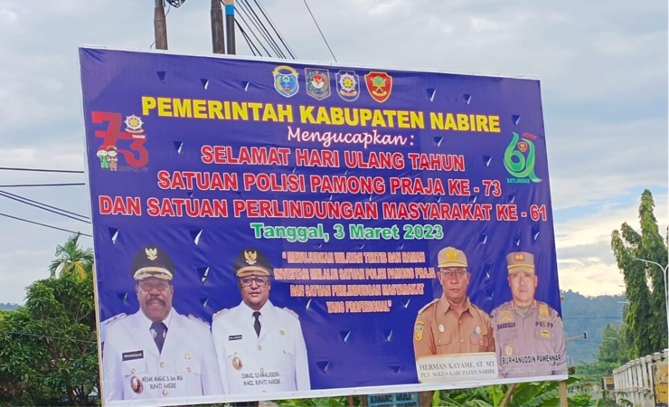 Baliho ucapan HUT Satpol PP oleh Pemerintah Kabupaten Nabire. (Foto: Christian Degei/Seputarpapua)
