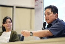 Ketum PSSI Erick Thohir (kanan) dan Waketum Ratu Tisha. (Foto: Dok Kemenpora RI)