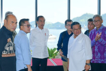 Presiden Joko Widodo saat meninjau lokasi KTT ASEAN di Labuan Bajo. (Foto: Muchlis Jr - Biro Pers Sekretariat Presiden)