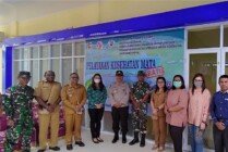 Foto bersama Pj Bupati Mappi dengan forkopimda dalam pembukaan pelayanan kesehatan mata untuk masyarakat Mappi. (Foto: Dok Humas Pemkab Mappi)