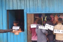 Proses olah TKP yang dilakukan penyidik Satuan Reskrim Polres Puncak Jaya. (Foto: Dok Humas Polda Papua)