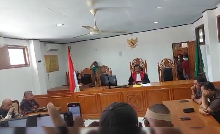 Suasana pembacaan putusan sidang praperadilan di Pengadilan Negeri Klas I Jayapura. (Foto: Ist)