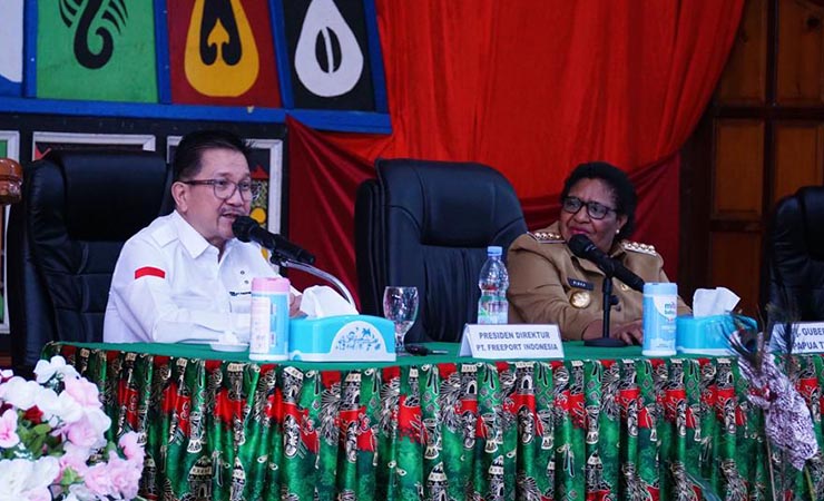 Presiden Direktur PTFI Tony Wenas  menyampaikan paparan gambaran umum perusahaan kepada Pj. Gubernur Papua Tengah Ribka Haluk dan Forkompinda. (Foto: Dok Corcom PTFI)