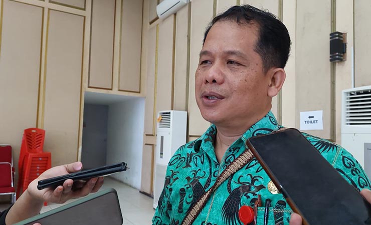 Kepala Kesbangpol Mimika Yan S Purba saat ditemui wartawan di Gedung Eme Neme Yauware, Kamis (16/3/2023). (Foto: Fachruddin Aji/Seputarpapua)