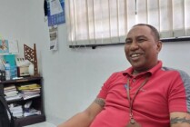 Sekretaris Dinas PUPR Inosensius Yoga Pribadi saat ditemui wartawan di kantor Pusat Pemerintahan Kabupaten Mimika, Jumat (24/3/2023). (Foto: Fachruddin Aji/Seputarpapua)