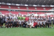 Foto bersama Presiden, Pengurus PSSI dan Timnas U-20 Indonesia di SUGBK Jakarta. (Foto: Dok PSSI)