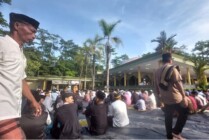 Suasana pelaksanaan salat Id di Masjid Baiturrahim Kuala Kencana (Foto: Fachruddin Aji/Seputarpapua)
