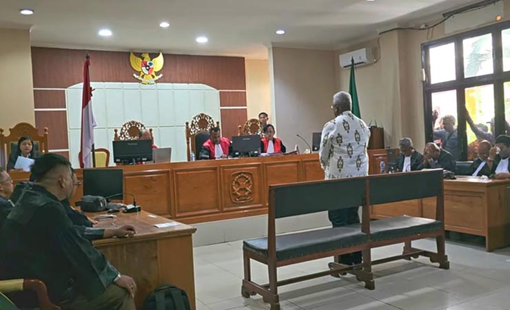 Suasana pembacaan putusan sela perkara dugaan KKN dengan terdakwa Plt Bupati Mimika oleh Majelis Hakim Pengadilan Tipikor di PN Klas 1 Jayapura, Kamis (27/4/2023). (Foto: Ist)