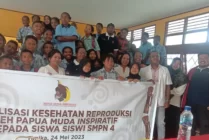 Foto bersama pelajar dan pengurus PMI usai sosialisasi. (Foto: Eci/Seputarpapua)
