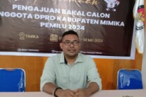 Ketua KPU Mimika, Indra Ebang Ola. (Foto: Arifin Lolialang/Seputarpapua)