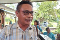 Kepala Distrik Mimika Baru, Deddy D. Paoukuma, saat ditemui wartawan di Aula Bobaigo Kompleks Keuskupan Timika, Jumat (5/5/2023). (Foto: Fachruddin Aji/Seputarpapua)