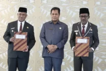 Foto bersama Plh Gubernur Papua Ridwan Rumasukun dan Penjabat Wali Kota Jayapura dan Bupati Sarmi. (Foto: Vidi)