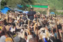 Suasana penyambutan kedatangan Uskup Diosis Keuskupan Jayapura, Mgr. Yanuarius Theofilus Matopai You Pr di Oksibil, Pegunungan Bintang, Jumat (26/5/2023). (Foto: Meky Uropmubin)