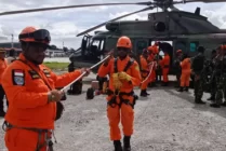 Tim SAR gabungan dikerahkan melakukan evakuasi terhadap para korban jatuhnya pesawat SAM Air PK-SMW di Kabupaten Yalimo, Papua Pegunungan, menggunakan helikopter Caracal milik TNI, Sabtu (24/6/2023). (Foto: Dok Humas SAR)