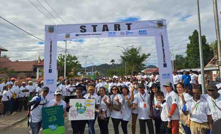 Antusiasme warga Nabire mengikuti kegiatan jalan santai disertai aksi bersih kota dan pantai peringati Hari Lingkungan Hidup Sedunia (World Environment Day) tahun 2023. (Foto: Dok Seputarpapua)