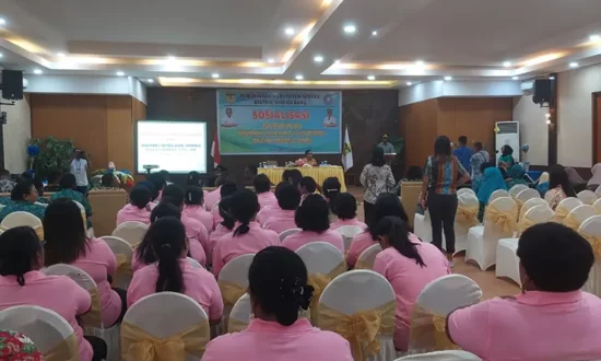 Suasana sosialisasi yang diikuti para kader TP-PKK Distrik Miru disalah satu hotel Jalan Yos Sudarso, Kamis (8/6/2023) (Foto: Fachruddin Aji)