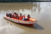 Tim SAR mulai melakukan upaya pencarian korban kapal tenggelam di perairan muara Porsite, Distrik Mimika Timur Jauh, Mimika, Papua Tengah. (Foto: Humas SAR)