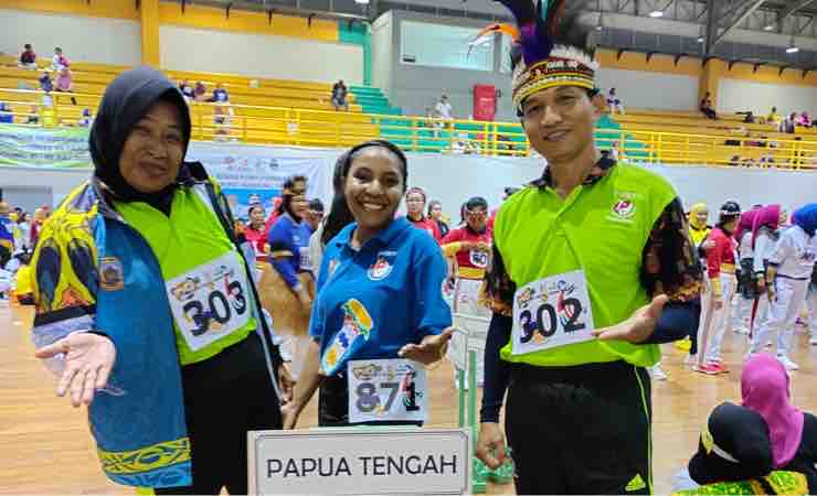 Tiga pegiat PORPI Papua Tengah dal ajang Fornas VII di Bandung, Jawa Barat. (Foto: Tim Dokumentasi)