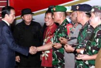 Presiden Jokowi saat tiba di Bandara Sentani, Kabupaten Jayapura, Rabu (5/7/2023). (Foto: Ist)