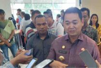 Pj Bupati Mimika Valentinus Sudarjanto Sumito saat ditemui wartawan di Hotel Horison Ultima Mimika pada Jumat (14/7/203). (Foto: Fachruddin Aji/seputarpapua)