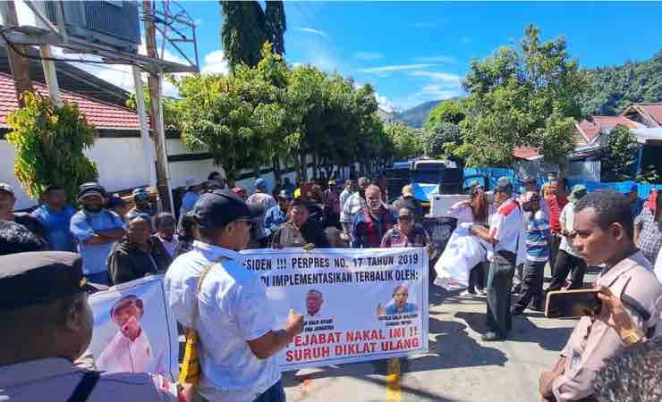 Suasana pengusaha Papua demo didepan Kantor BPJN Jayapura (Foto:Musa)