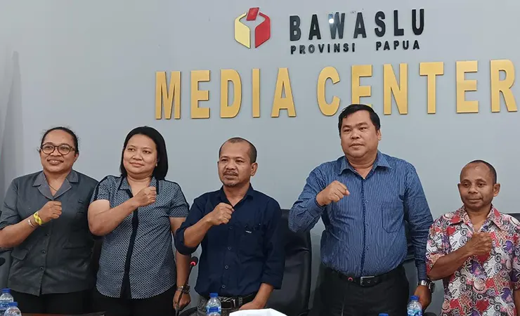 Lima Komisioner Bawaslu Provinsi Papua periode 2023 - 2028. (Foto: Alley/Seputarpapua)