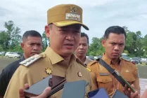 Pj Bupati Mimika, Valentinus Sudarjanto Sumito saat ditemui wartawan di Kantor Pusat Pemerintahan Kabupaten Mimika, Senin (3/7/2023) (Foto: Charlan Biru/Seputarpapua)