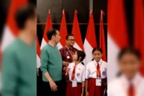 Presiden Jokowi didampingi Pj Bupati Mappi saat beraudensi dengan puluhan murid SD yang tersebar di Pulau Papua. (Foto: Humas Pemkab Mappi)