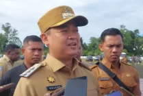 Pj Bupati Mimika Valentinus Sudarjanto Sumito saat ditemui wartawan di kantor pusat pemerintahan Kabupaten Mimika, Senin (3/7/2023). (Foto: Charlan Biru/Seputarpapua)